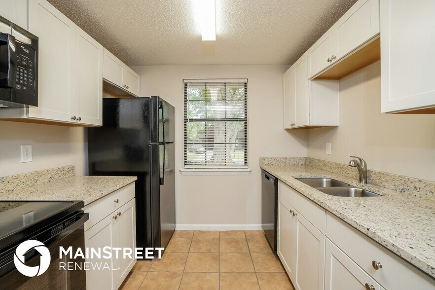 Building Photo - 2835 Kiowa Ave