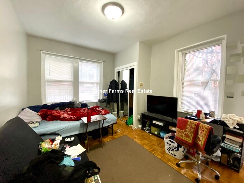 Primary Photo - 40 Anderson St