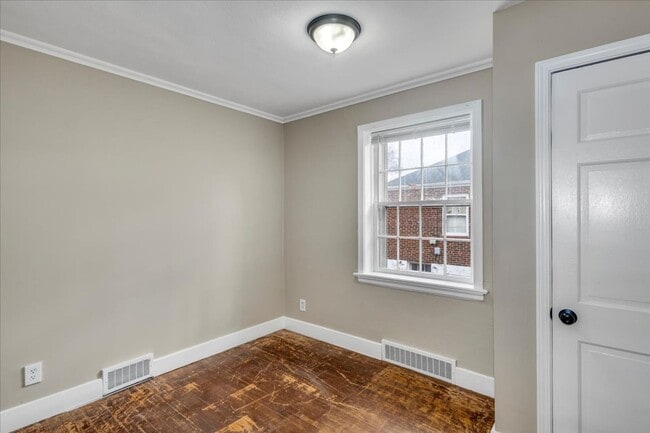 Building Photo - Section 8 Welcome !  Spacious 3 Br / 1 BA Home For Rent in Ferguson