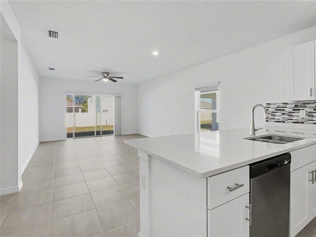 Building Photo - 1931 Rosewood Cir