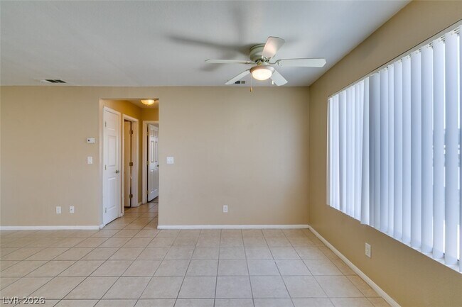 Building Photo - 7300 W Pirates Cove Rd