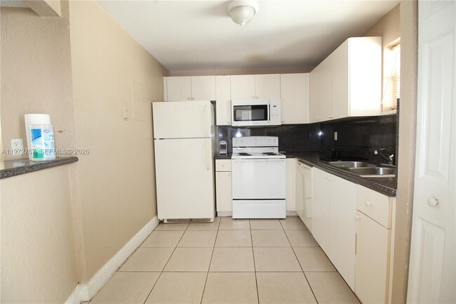 Building Photo - 4235 N University Dr