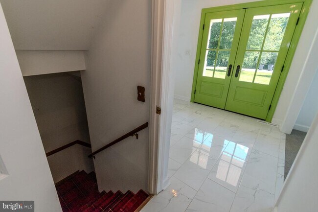 Building Photo - 428 Ingleside Dr