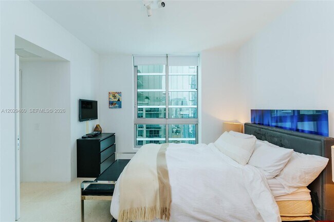 Building Photo - 300 S Biscayne Blvd