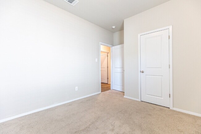 Building Photo - 373 Jade St