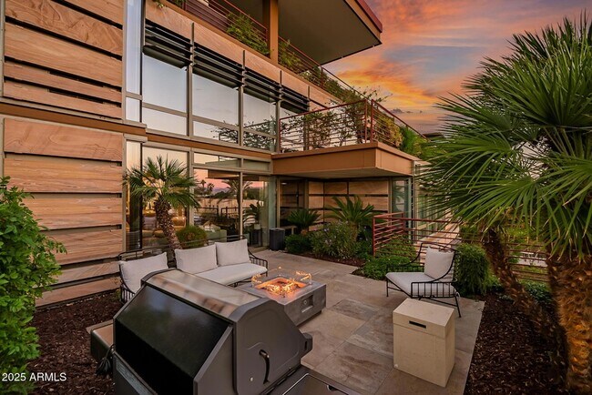 Building Photo - 7167 E Rancho Vista Dr