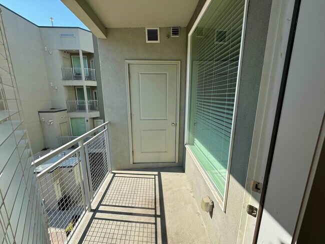 Building Photo - 460 E 400 S