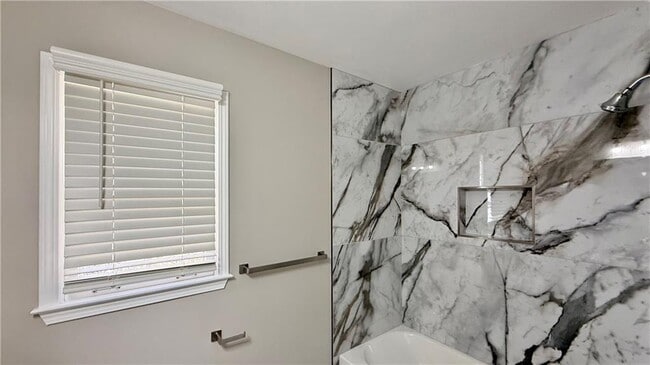 Building Photo - 1735 Ridgefield Dr