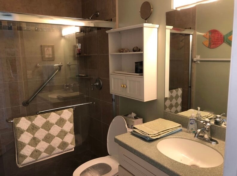 Building Photo - 685 12th Ave S