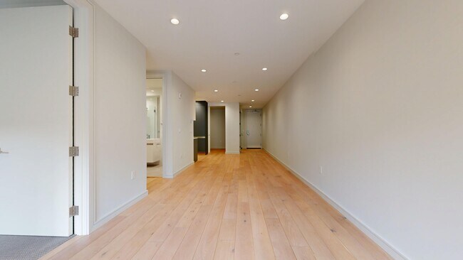 Building Photo - 606 Capp St