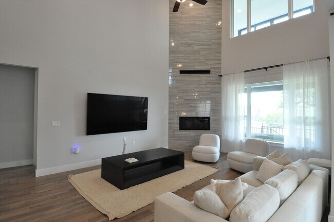 Building Photo - Gorgeous Home with Green Belt view!