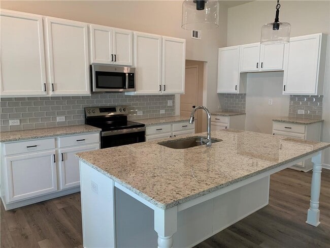 Building Photo - 755 Rodeo Dr