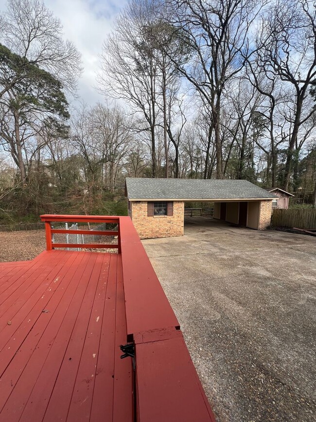 Building Photo - Located In Haughton! DOGWOOD!