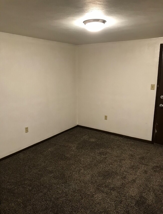 Building Photo - 649 Grove Lane