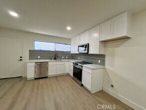 Building Photo - 1027 N Coast Hwy