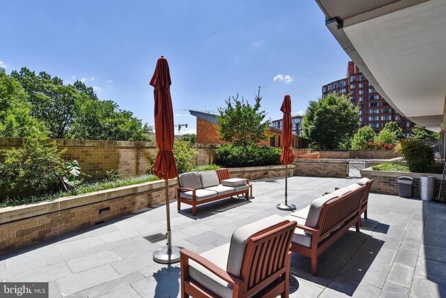 Building Photo - Professionally Managed // 1bedroom 1bathroom// Court House// Parking Included!