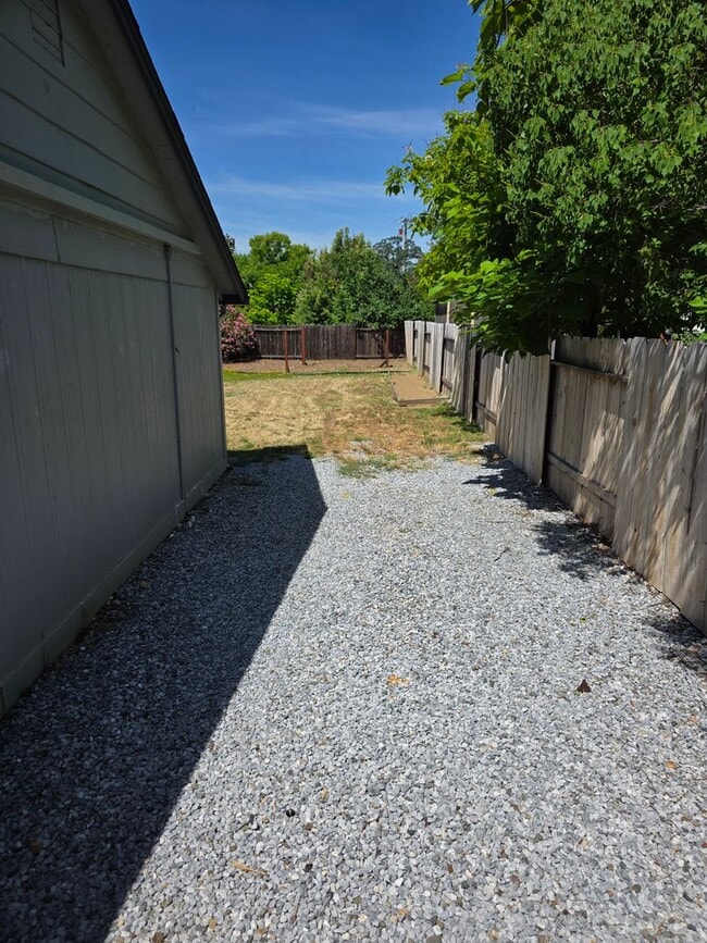 Building Photo - **$500 OFF FIRST MO RENT**4BR/3BA with PRIVATE IN-LAW SUITE / SECOND LIVING SET-UP