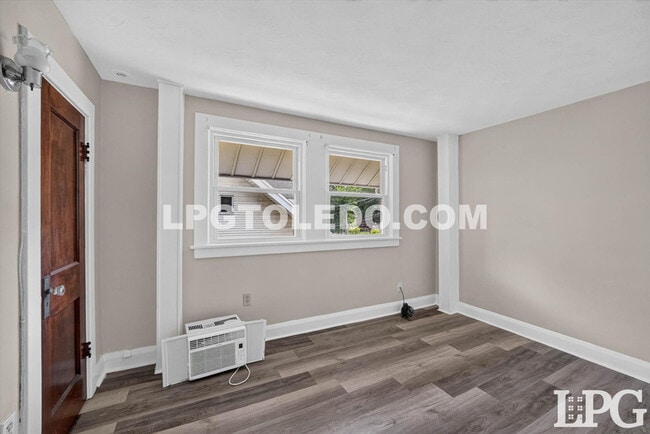 Building Photo - 3822 Lockwood Ave
