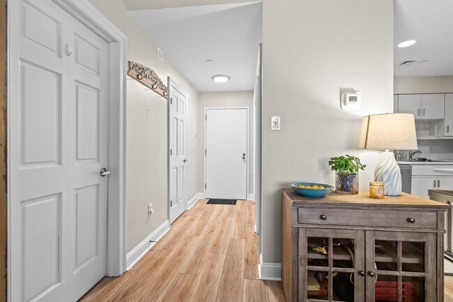 Building Photo - 100 Shearwater Ct E