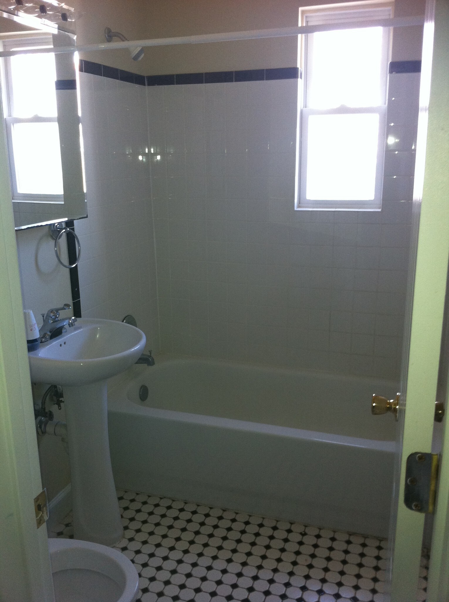 Building Photo - 750 Barnaby St SE