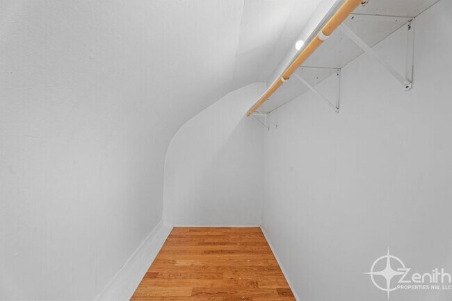 Building Photo - 427 I St