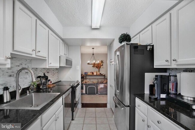 Building Photo - 4500 S Four Mile Run Dr