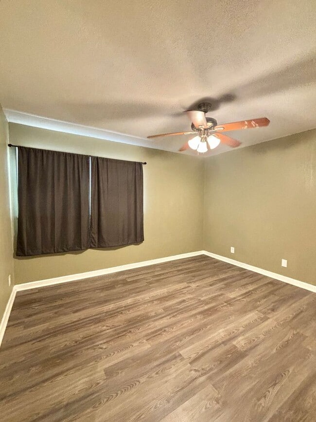Building Photo - NOW AVAILABLE - 3 Bedroom home!