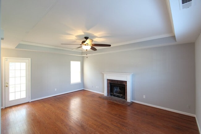 Building Photo - Helena Beauty!!  3BR 2.5BA - You will LOVE IT!!