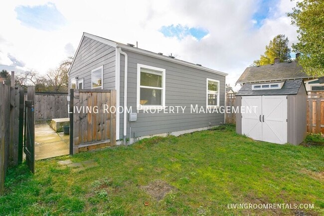 Building Photo - 6225 NE 14th Ave