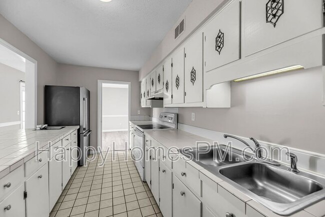 Building Photo - 51 Meander Row