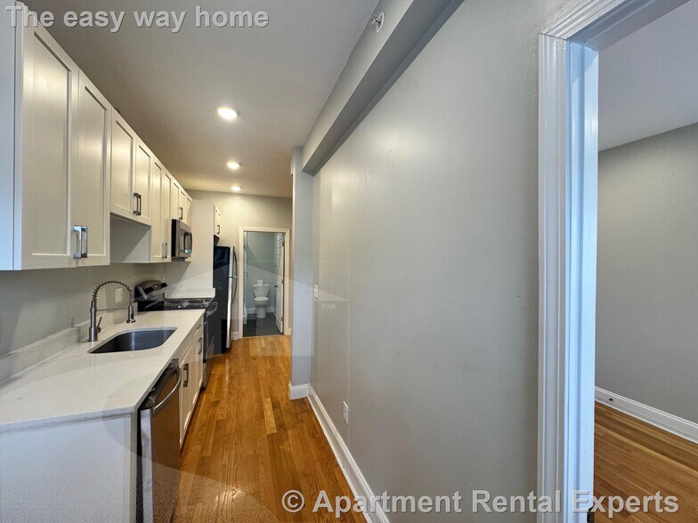 Building Photo - 246 Main St