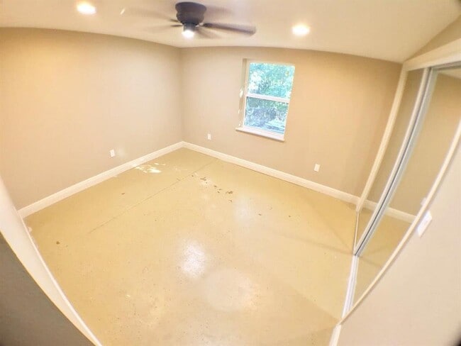 Building Photo - 3711 Vineland Dr