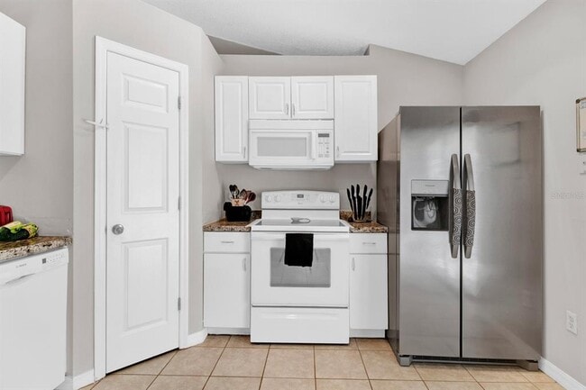 Building Photo - 905 Gascony Ct
