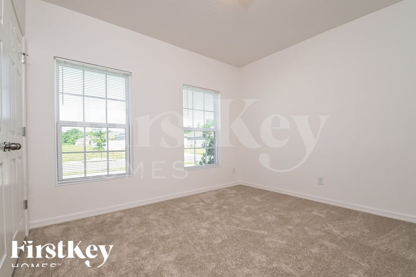 Building Photo - 900 Avenal Ln