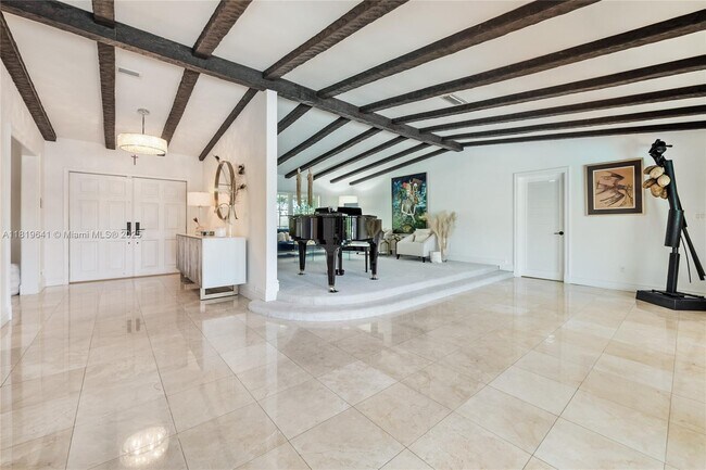 Building Photo - 610 Marquesa Dr