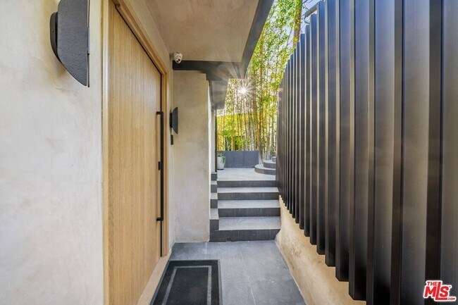 Building Photo - 8800 Hollywood Blvd