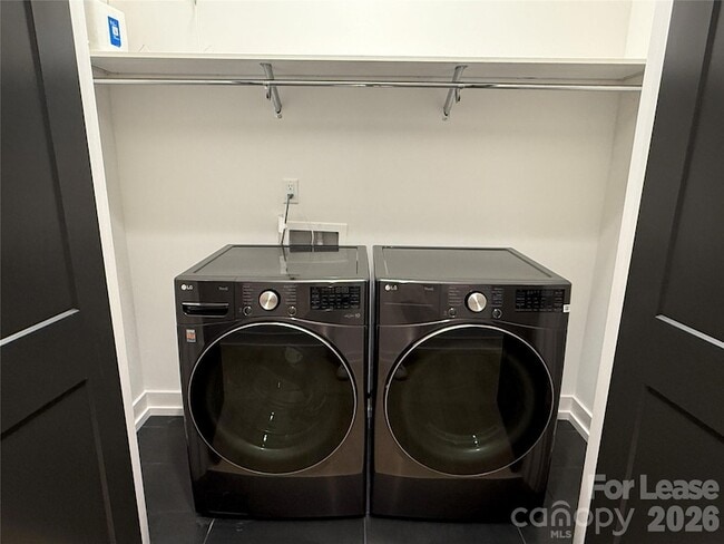 Building Photo - 612 Ambassador St