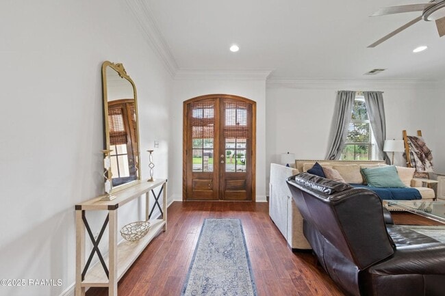 Building Photo - Beautiful 3 bed, 2 bath home available in ...