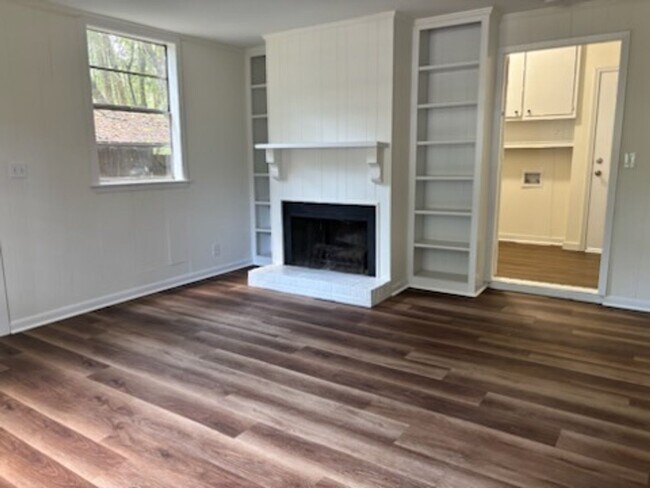 Building Photo - 3147 Shirley Dr