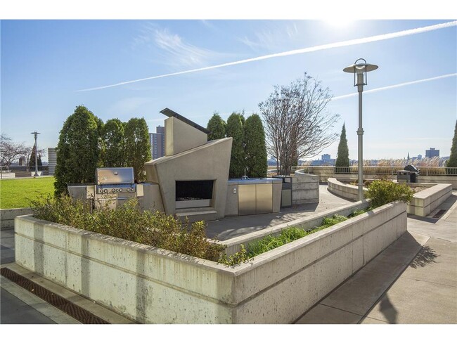 Building Photo - 929 Portland Ave