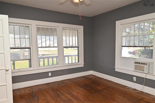 Building Photo - 1705 Pearl Ave