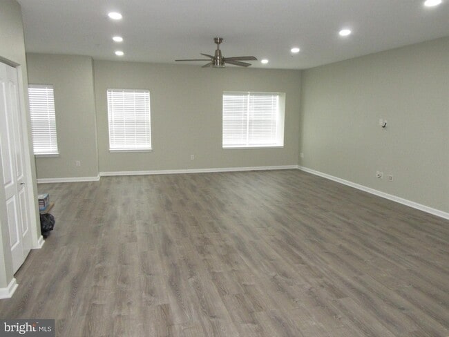 Building Photo - 707 S Twin Lakes Blvd
