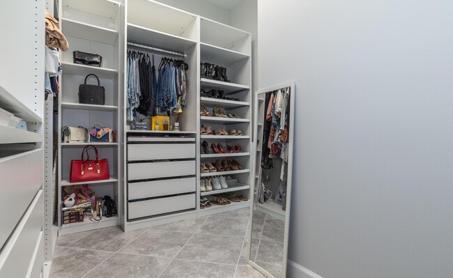 Building Photo - 15145 Cameo Ct