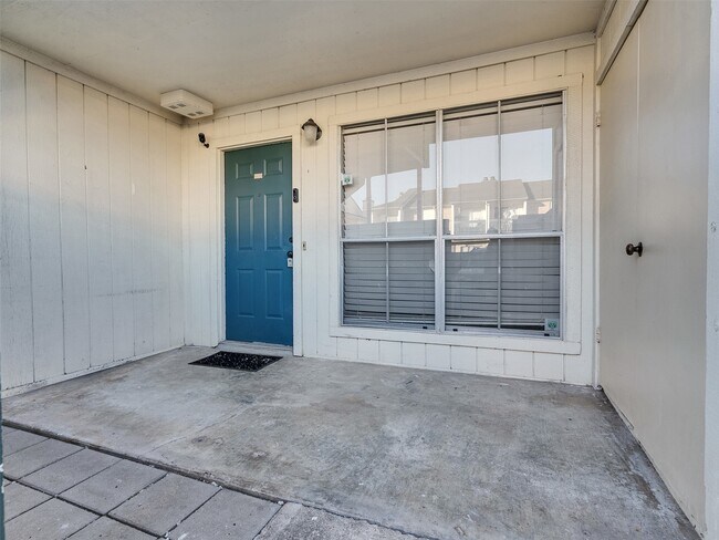 Building Photo - 250 El Dorado Blvd