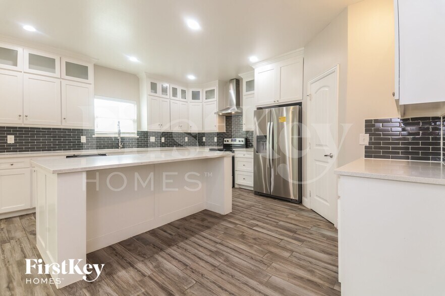 Building Photo - 4030 Vineyard Dr