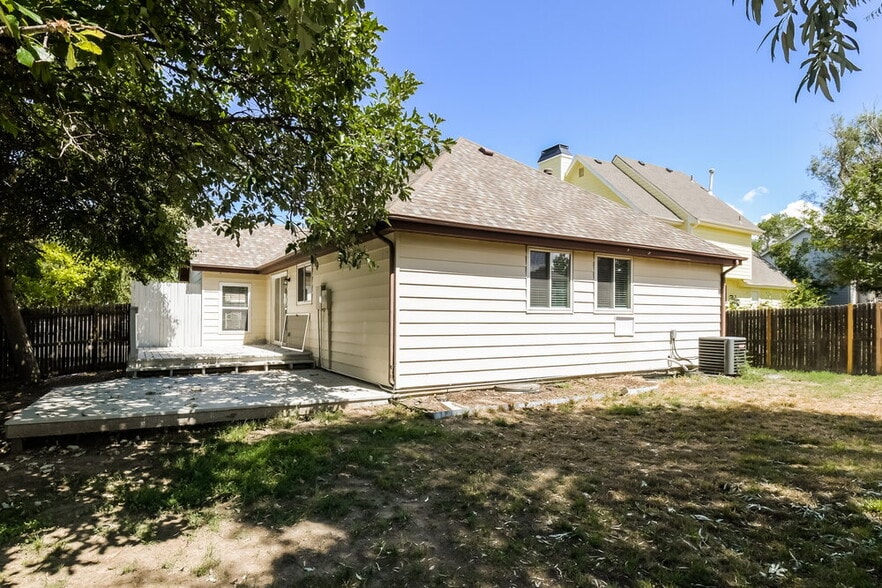 Building Photo - 17704 E Bellewood Dr