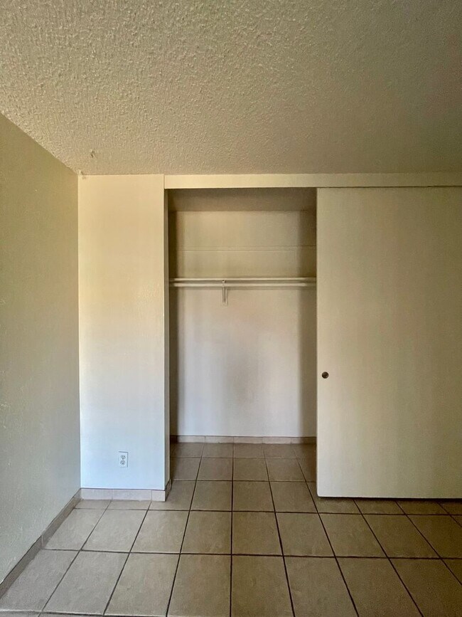 Building Photo - Welcome to this beautiful 3-bedroom, 2-bat...