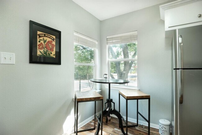 Building Photo - 1700 Eubank St