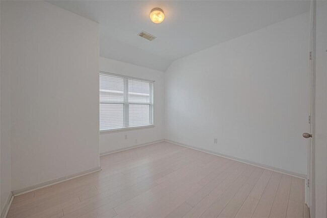 Building Photo - 7407 Golden Star Dr