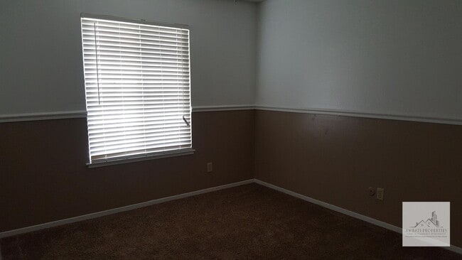 Building Photo - Beautiful 3 bedroom 2 bath with pool